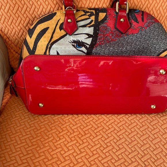 David Jones Paris woman’s face design red shoulder bag - Picture 7 of 10